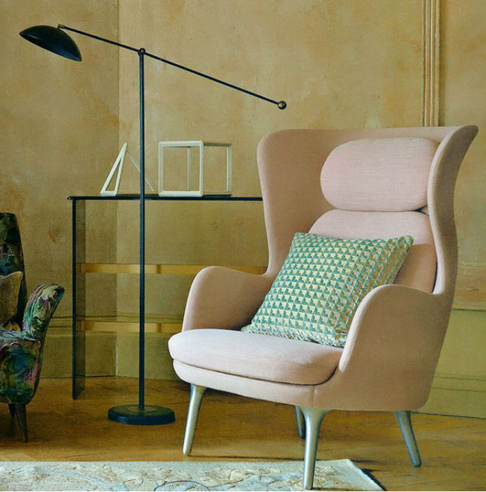 CHAIR OBSESSION PASTEL TONES PALLETTE