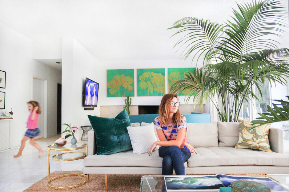 HOW TO DECORATE A BIG LIVING ROOM with (brass table)