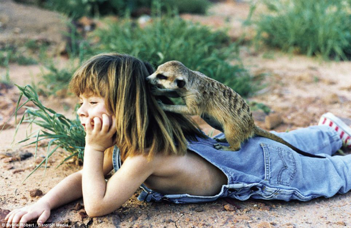 Tippi the little girl that grow up alongside wild animals Breathtaking Photos 18