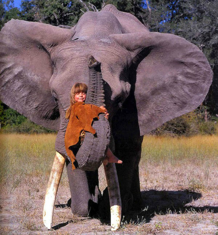 Tippi the little girl that grow up alongside wild animals Breathtaking Photos 5