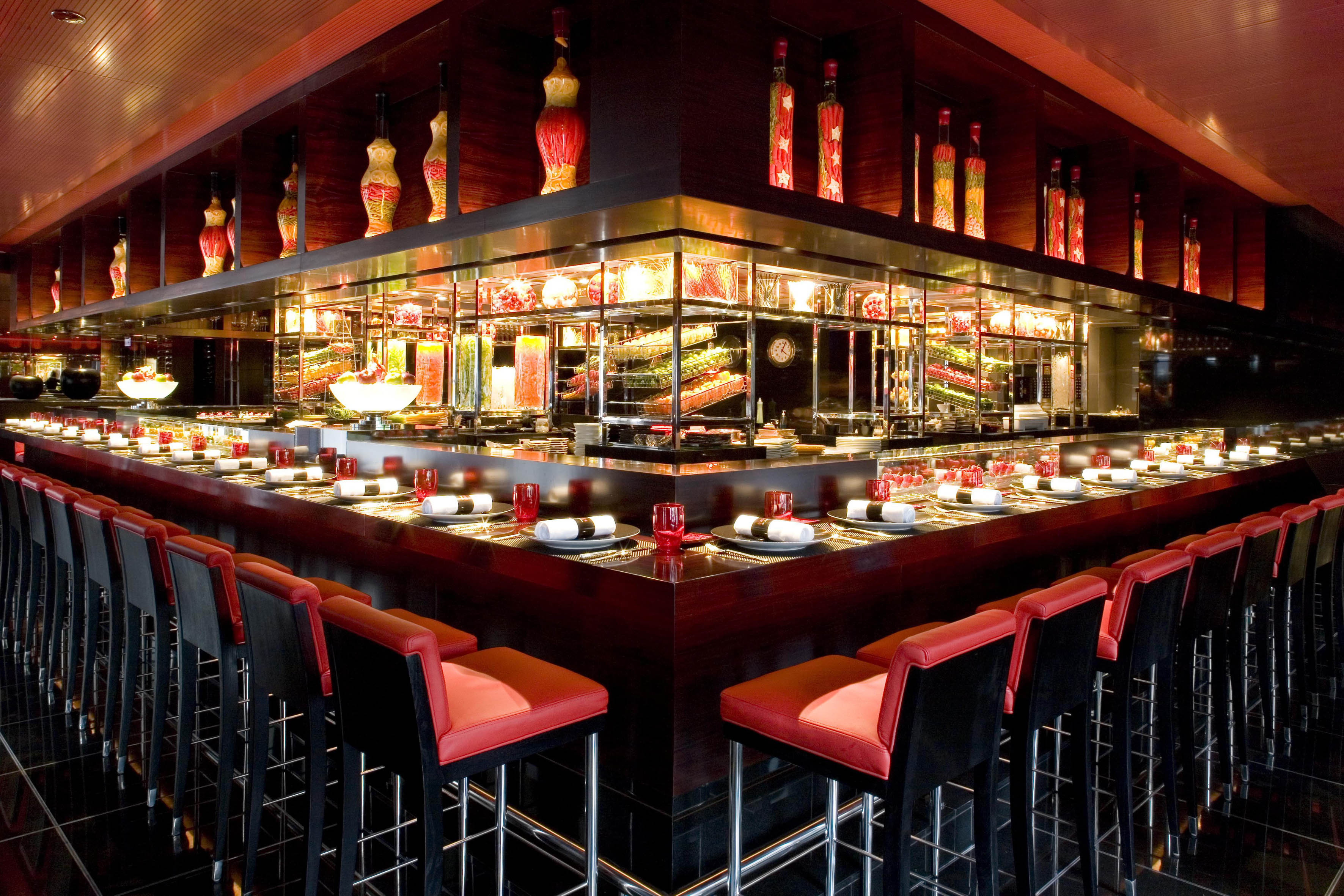 best luxurious restaurants in paris L’Atelier de Joël Robuchon