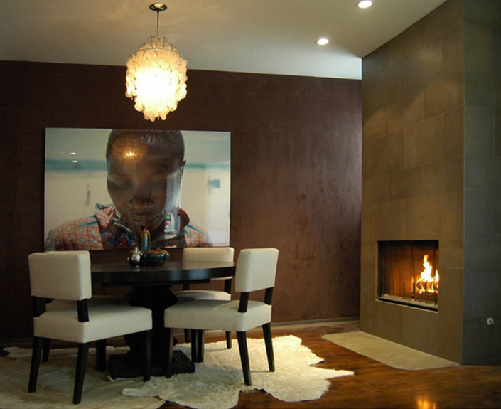 How to place a rug with a round dining table 