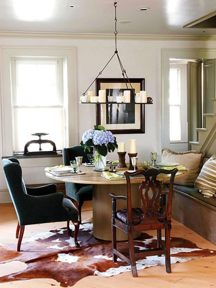 How to place a rug with a round dining table
