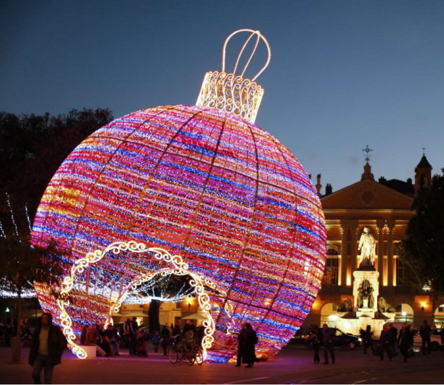 How is Christmas celebrated in France