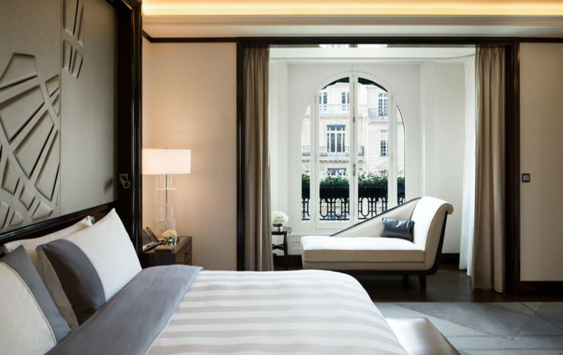 5 star hotel in paris