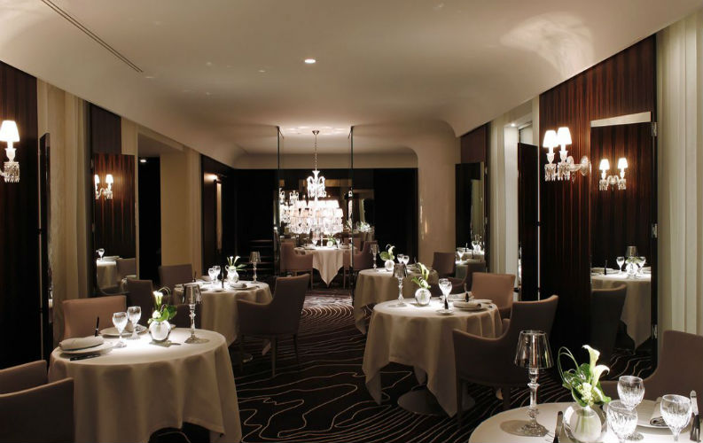 Top 6 Striking Places to Eat in France with Michelin Stars3
