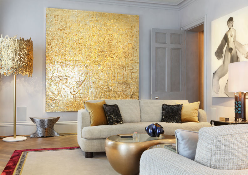 Francis Sultana used a mixture of cream and golden colours with confortable upholstery.