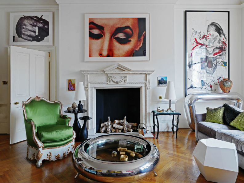 Living room combining both a modern and classical touch in perfect harmony.