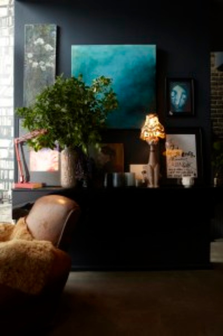 7 Striking Colors That Will Spice Up Your Living Room Interior Design!