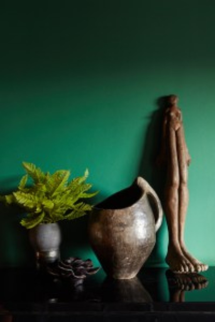 7 Striking Colors That Will Spice Up Your Living Room Interior Design!