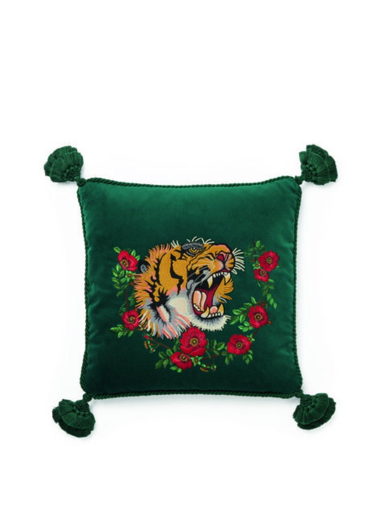 GUCCI launched a collection you will love | Home Decor. Living Room Ideas. Modern Interior Design. #homedecor #designfurniture #livingroomideas Discover more: https://gromvexital.info/blog/category/design2/