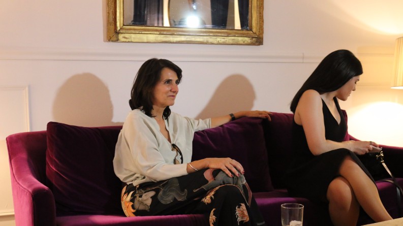 BRABBU interviews Elle Decor Spain director at the Moongata Showroom | Elle Decor Spain. Interior Design Magazines. Modern interior design. #interiordesignmagazines #martarioperez #elledecorspain Get inside the exclusive interviews from top personalities: https://goo.gl/VGttFA