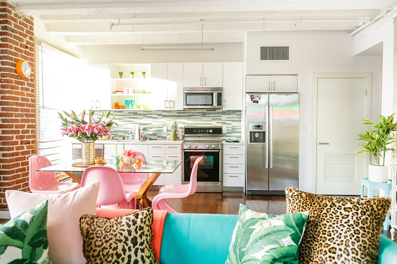 The tropical modern interior design of a Colourful Apartment in LA