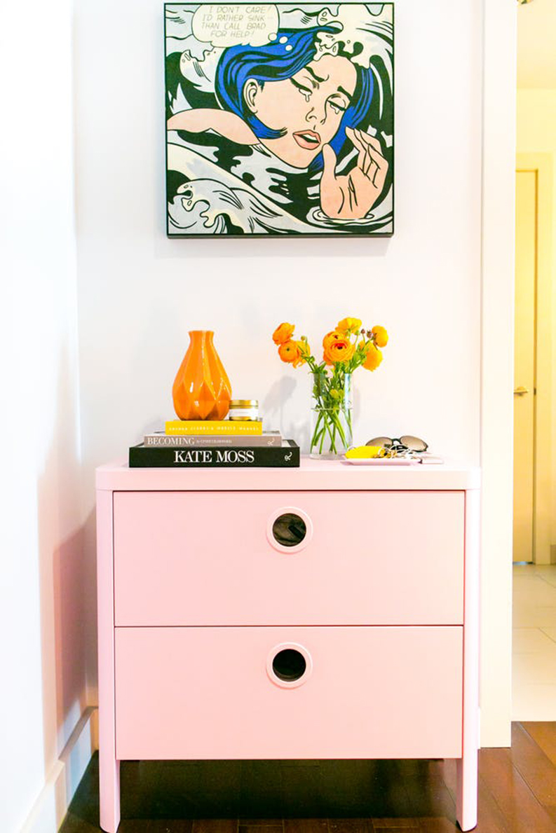 The tropical interior design of a Colourful Apartment in LA