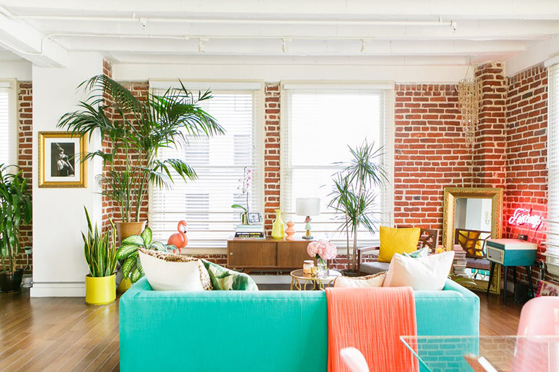 The tropical interior design of a Colourful Apartment in LA