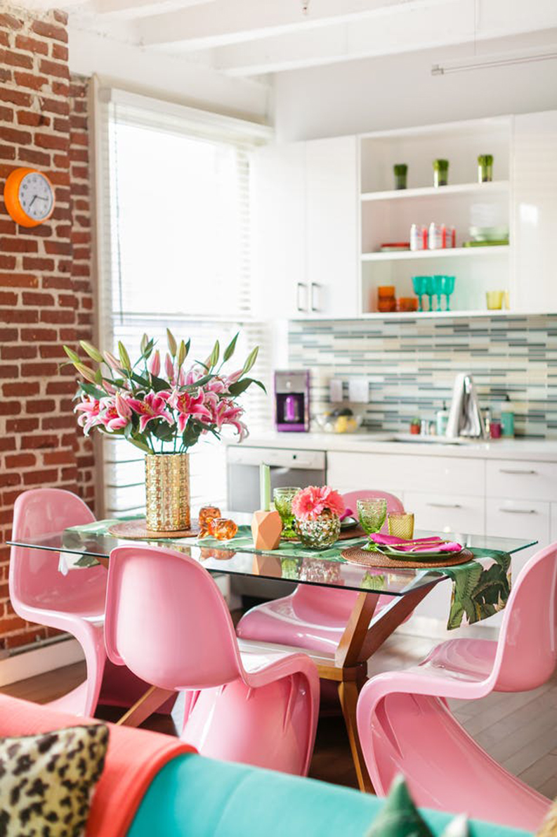 The tropical modern interior design of a Colourful Apartment in LA