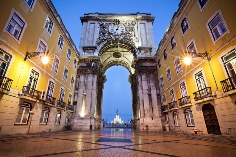 10 Best Travel Destinations For The Perfect Fall Vacation | Best Travel Destinations, trendy places, fall vacations #besttraveldestinations #fallvacations #trendyplaces 