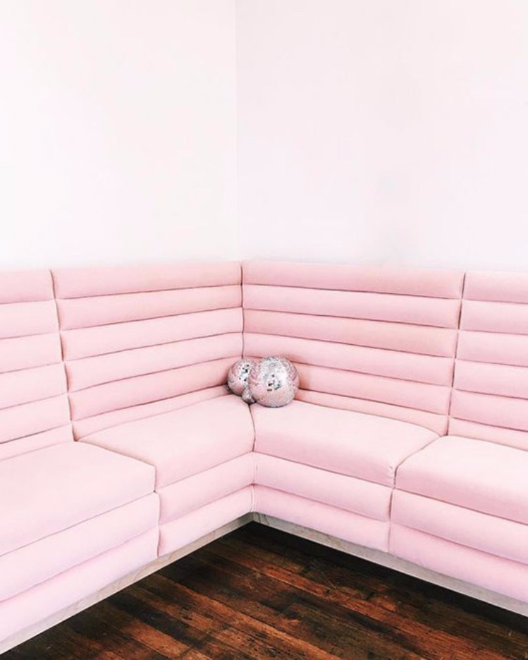 10 Blushing Beauty Design Furniture in Pink You Must Know. Modern Design Furniture. Home Decor Ideas. Pink Velvet Sofa. #homedecorideas #modernsofas #moderndesignfurniture. Get major inspiration here » https://goo.gl/Z2RoJg