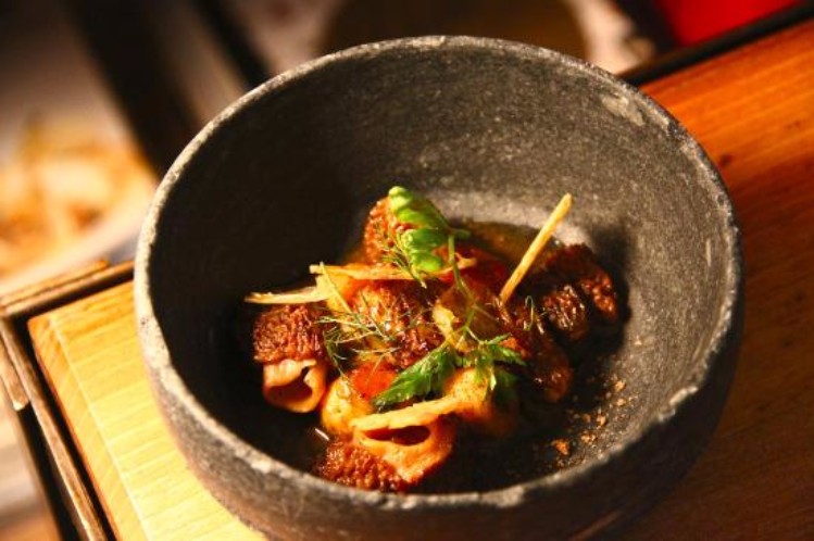 6 Stylish Places to eat in Paris During Maison et Objet 2017. Places to eat. Best Restaurants. Maison et Objet 2017. #placestoeat #bestrestaurants #maisonetobjet Discover the best travel inspiration here: https://goo.gl/vvDZiy