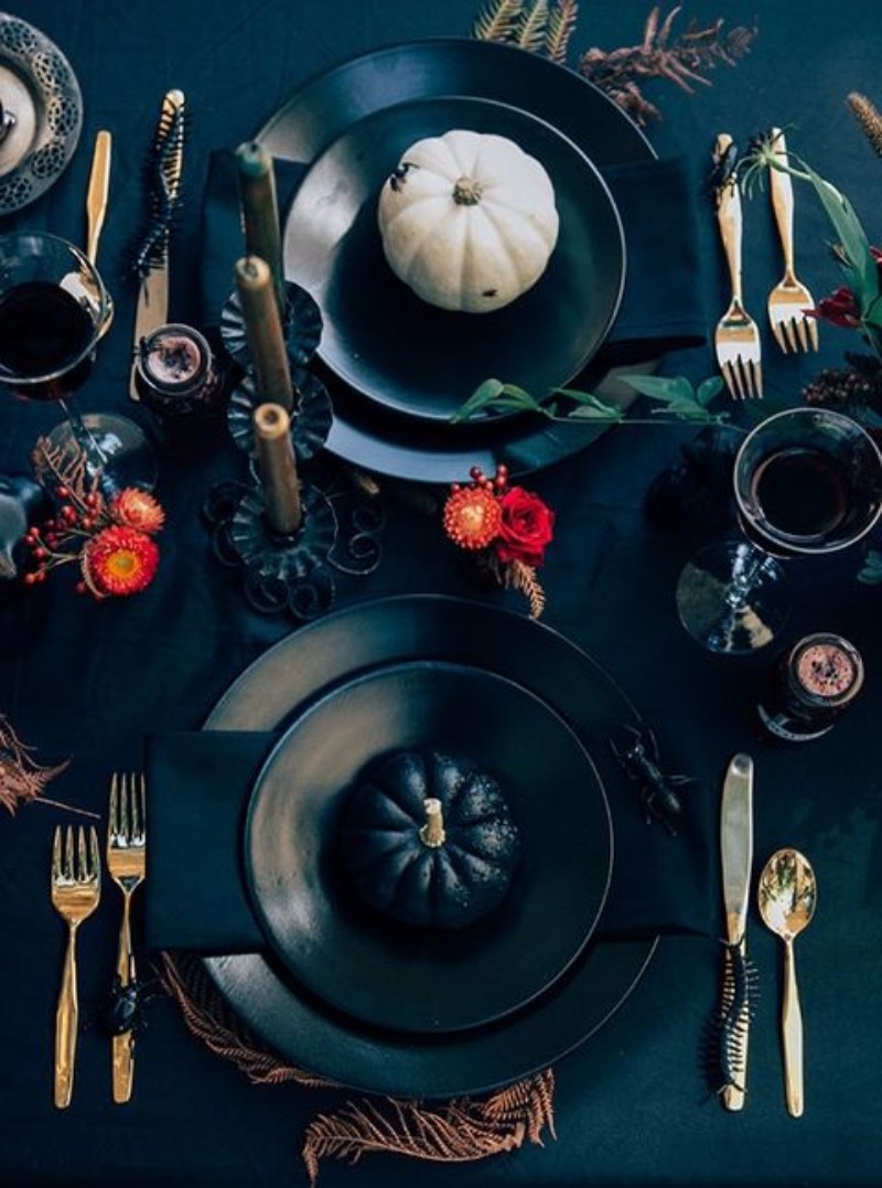 10 Halloween interior design tips that are both Chic and Spooky. Interior Design Ideas. Halloween Party decor. Halloween Decoration. #halloweenpartydecor #interiordesigntips #diningroomideas Get inspired every day: https://goo.gl/y85kv9