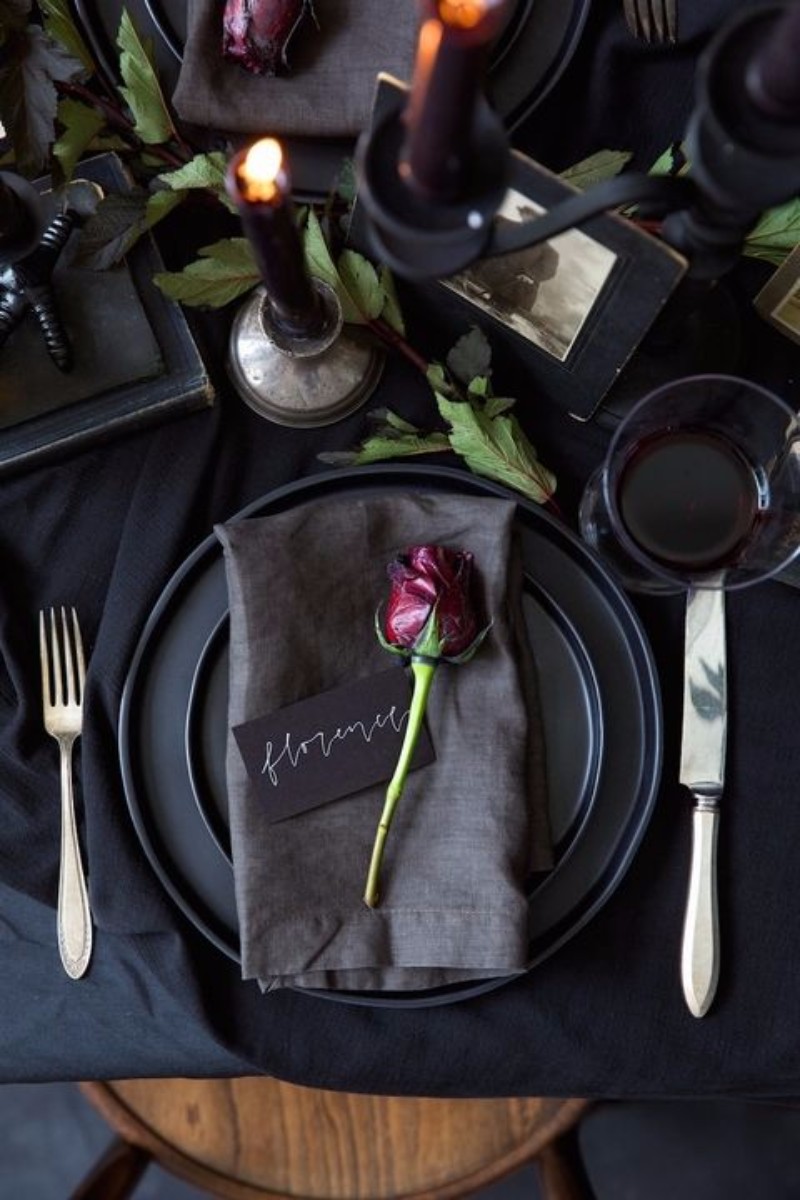 10 Halloween interior design tips that are both Chic and Spooky. Interior Design Ideas. Halloween Party decor. Halloween Decoration. #halloweenpartydecor #interiordesigntips #diningroomideas Get inspired every day: https://goo.gl/y85kv9