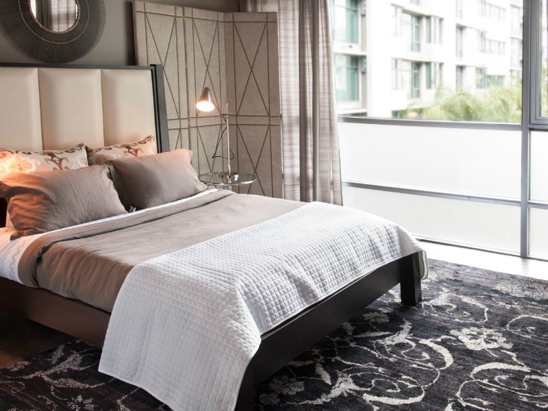 How to bring a modern rug into your bedroom