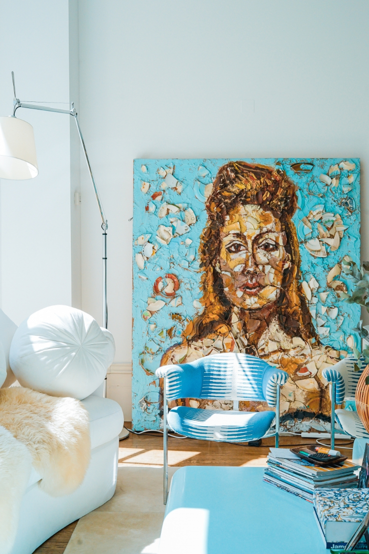 Chicago Tips - 5 Ways to Make a Small Living Room look Bigger