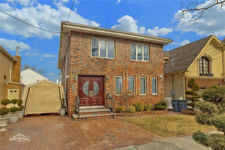 Bergen Basin Reality - Bergen Beach - Multi Family Home