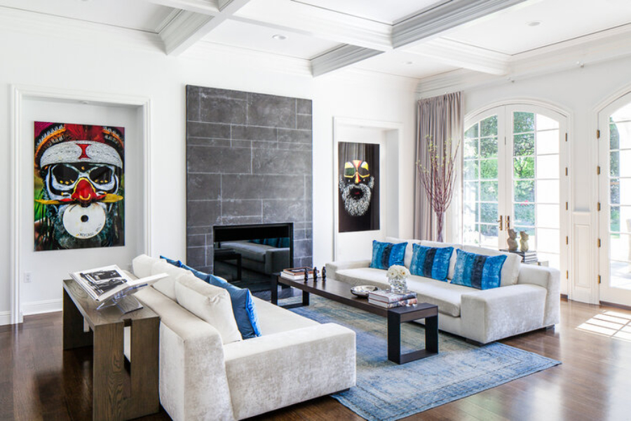 Modern living room, contemproary style, artful, paintings, lighting 
