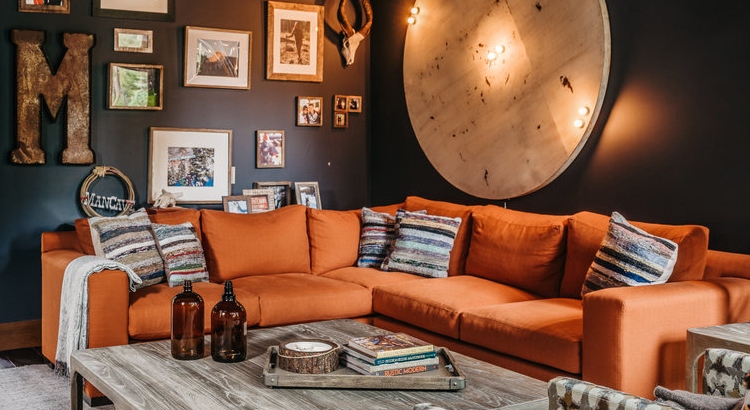 Modern living room with Applegate Tran Interiors