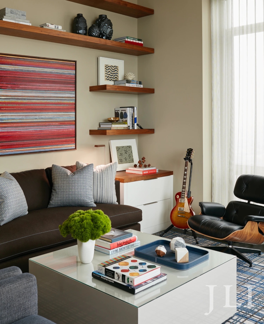 Modern and colorful living room interior design, interior design project by Jessica Lagrange