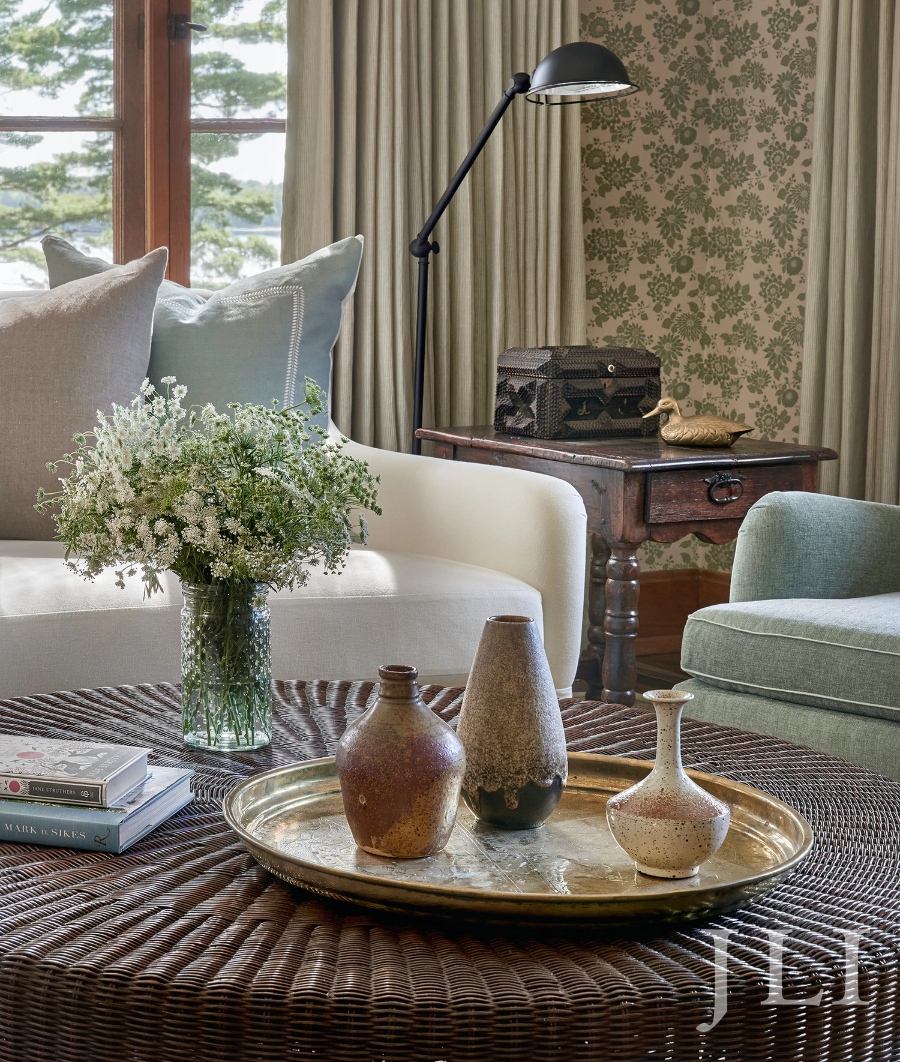 Contemporary and vintage living room, interior design project by Jessica Lagrange