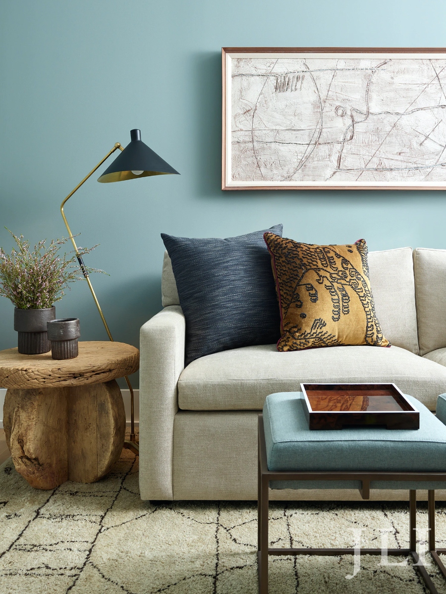Classical and contemporary living room interior design, interior design project by Jessica Lagrange