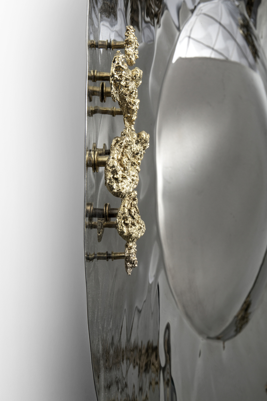 polished stainless steel in a concave and convex structure mirror