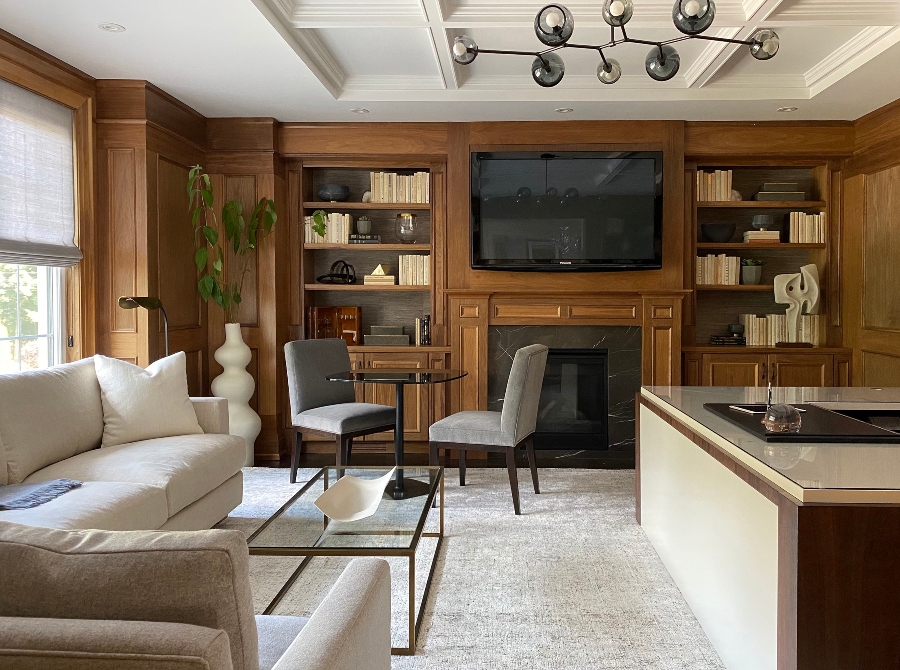 House decorating ideas by Laura Stein Interiors. To compliment the home’s transitional architecture, they layered in contemporary furniture, a custom desk, and lots of texture. To create interest and warmth is adding contrasting wallpaper on the back panels of bookshelves.