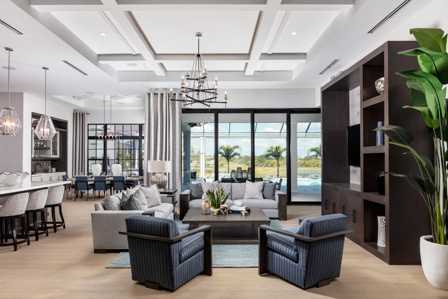 Clive Daniel Home used neutral colours and ocean blue in this home, giving it a modern and beachy feel that is so characteristic of Florida's coastal environment.