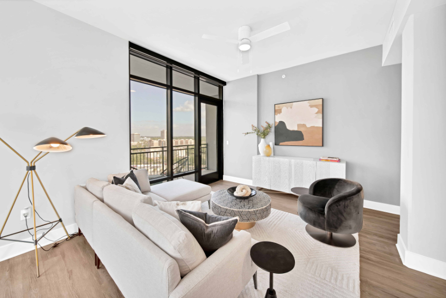 SJL Design Group: Interior Design In Texas. A bright living room in white, beige and gray tones.
