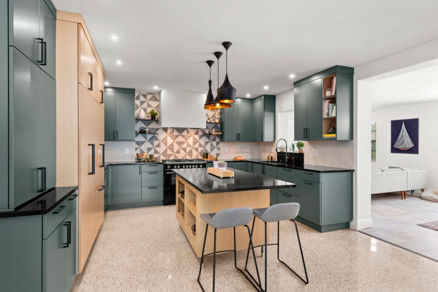 In this project, Bee Studio completely transformed the space, gave it the right arrangement for a modern lifestyle, and added a fashionable vibe using a warm, natural colour scheme.