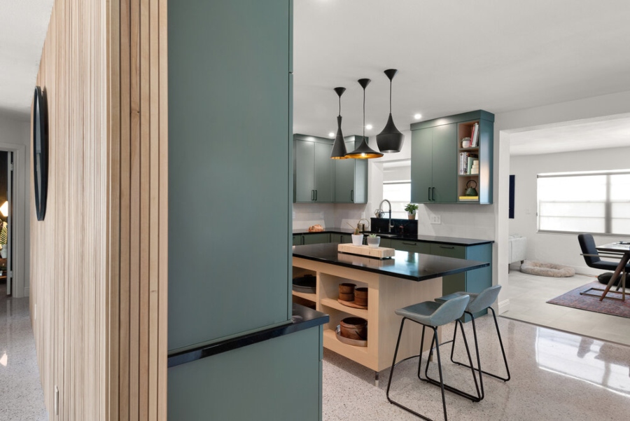 In this project, Bee Studio completely transformed the space, gave it the right arrangement for a modern lifestyle, and added a fashionable vibe using a warm, natural colour scheme.
