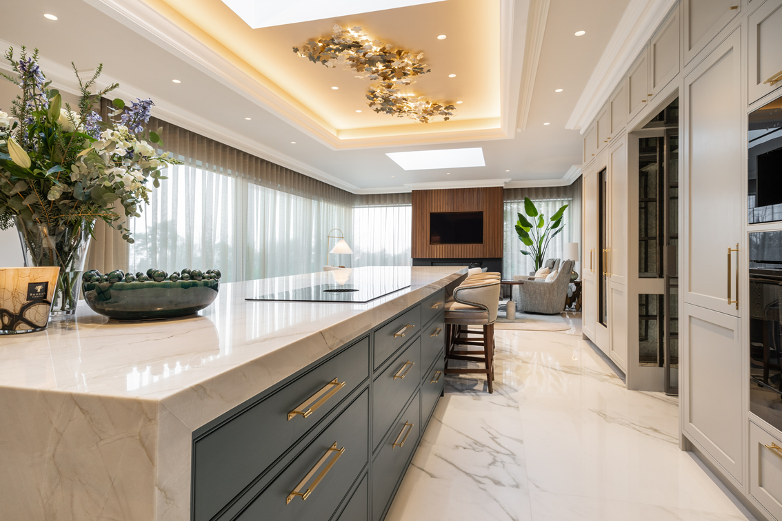 Cultra Renovation by Kris Turnbull Studios: Timeless Elegance