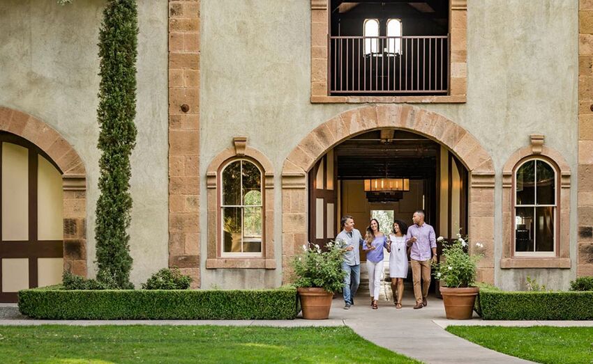 Best Wineries to Visit: Iconic Vineyards with Stunning Interiors