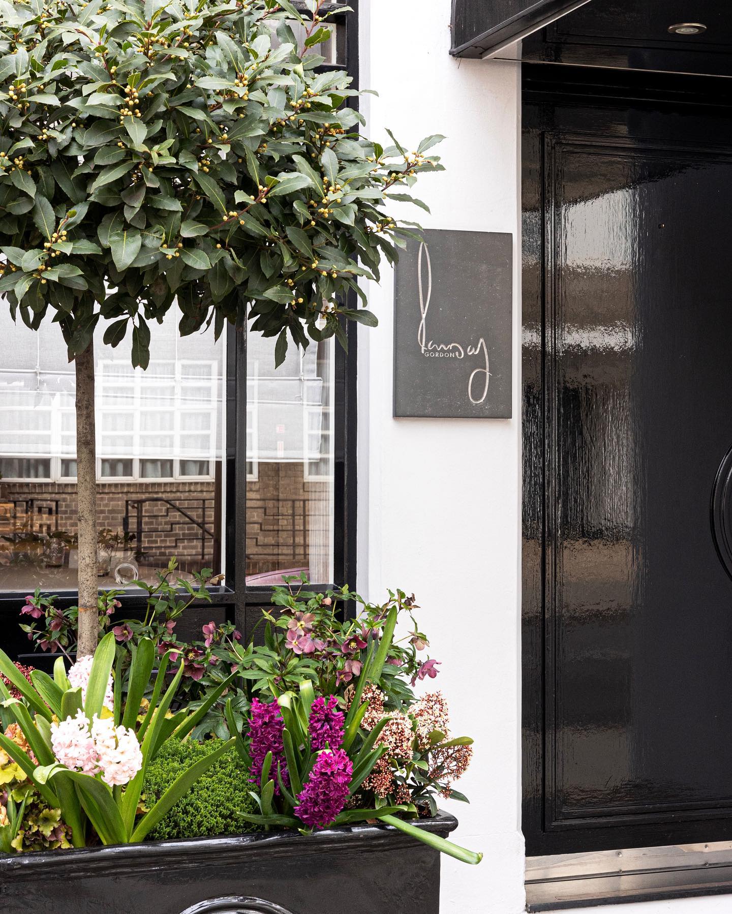 Top 5 Michelin-Starred Restaurants in the UK: Where Gastronomy Meets Design