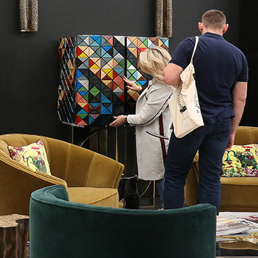 For BRABBU, the DECOREX promises to be the most exciting ever. It is the stage that will reunite the brand’s novelties, the best sellers and the most wanted by the Press. A cosmopolitan, cozy and fierce ambiance that totally reflects the brand’s mission.